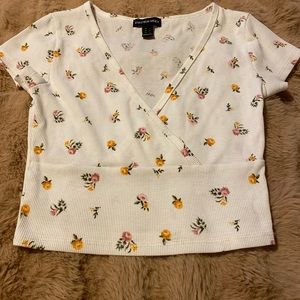 🌟 Streetwear Society | cropped flower shirt small